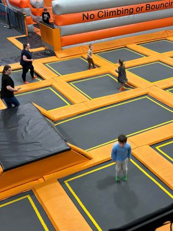 Airvault Bolton